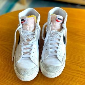 Women’s Nike Blazer Mid ‘77 Size 9 White/Black Sneakers
